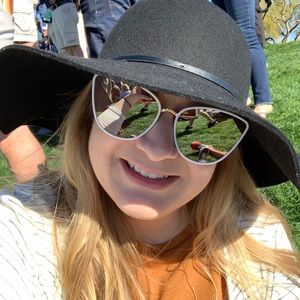 Meet your Posher, Cierra